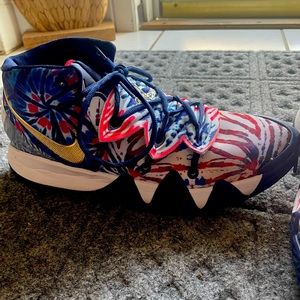 Nike Kybrid S2 basketball shoes. Worn 1 season for basketball season.